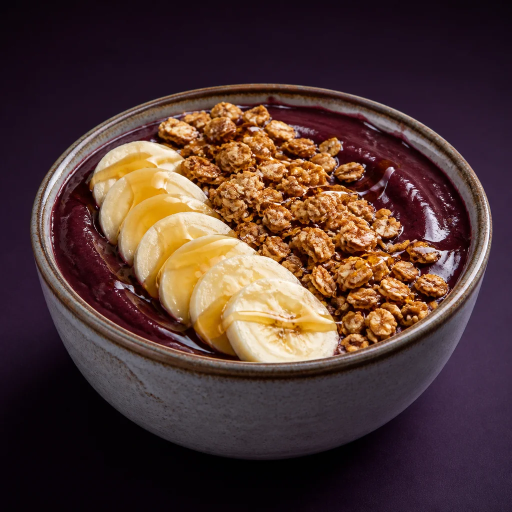 Tigela Amazônica de açaí com banana, granola e mel
